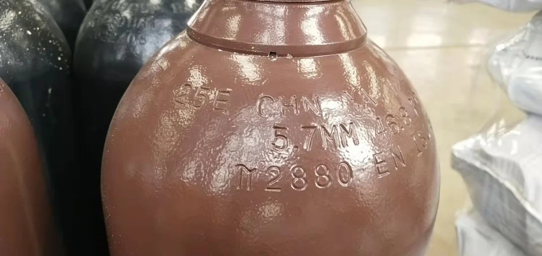 Газовый баллон 50 л азотный стальной бесшовный 300 бар без вентиля, новый, ТР ТС 032 горловина E25 черный / Cylinder 50 liters 300 bar black color neck E25